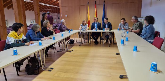 El consejero de Sanidad, José Luis Bancalero Flores, ha asistido en La Alfranca, a la colocación de trampas de insectos que pueden transmitir enfermedades