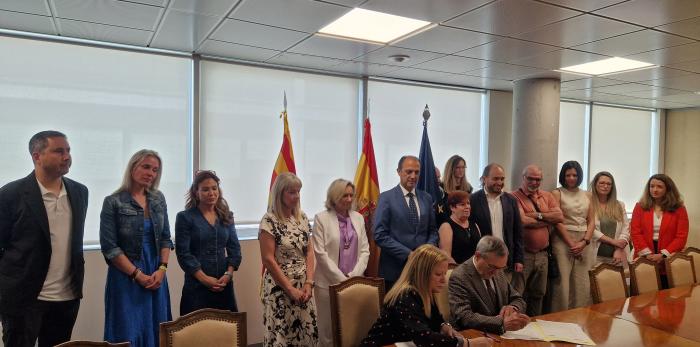 Firma del acuerdo entre el SALUD y CEMSATSE para organizar la asistencia de urgencia en Atención Primaria en Zaragoza.