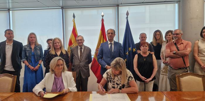 Firma del acuerdo entre el SALUD y CEMSATSE para organizar la asistencia de urgencia en Atención Primaria en Zaragoza.