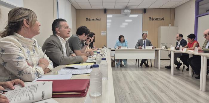 La Comisión estará integrada por responsables de alto nivel de los dos Departamentos implicados