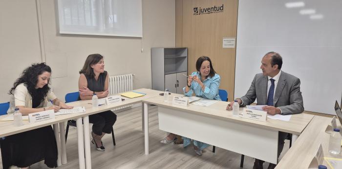 La Comisión estará integrada por responsables de alto nivel de los dos Departamentos implicados
