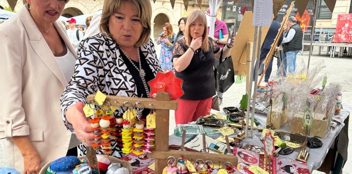 Image 1 of article Cerca de 300 escolares participan en el mercado de 'Aprendiendo a Emprender', que se ha celebrado por primera vez en Teruel