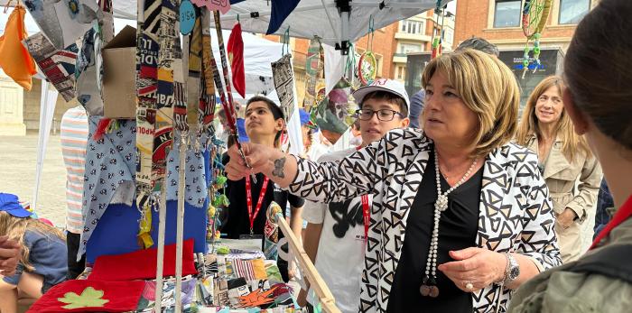 Image 2 of article Cerca de 300 escolares participan en el mercado de 'Aprendiendo a Emprender', que se ha celebrado por primera vez en Teruel