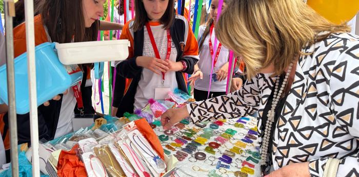Image 8 of article Cerca de 300 escolares participan en el mercado de 'Aprendiendo a Emprender', que se ha celebrado por primera vez en Teruel