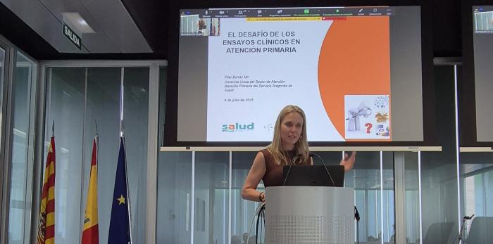 La gerente de Atención Primaria, Pilar Borraz, interviene en la jornada 'El desafío de los ensayos clínicos en Atención Primaria'.