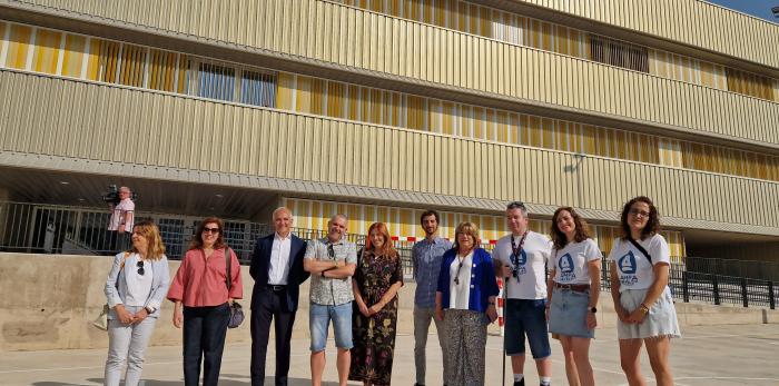 La consejera de Educación ha visitado hoy el nuevo aulario de Primaria del CPI Ana María Navales.