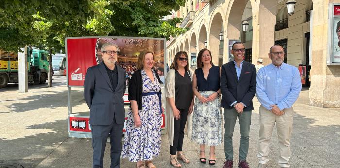 Inauguración de la exposición ‘Festivales de Cine de Aragón – Arafilmfest’, que permanecerá hasta el 22 de junio en el paseo de la Independencia.