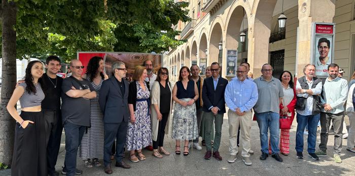 Inauguración de la exposición ‘Festivales de Cine de Aragón – Arafilmfest’, que permanecerá hasta el 22 de junio en el paseo de la Independencia.