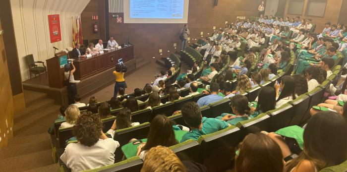 El consejero de Sanidad, José Luis Bancalero Flores, ha participado en el acto de bienvenida de los nuevos residentes del Sector Zaragoza II