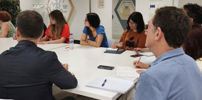 El pasado 12 de junio tuvo lugar en el LAAAB una sesión informativa con distintas entidades para presentar el contenido de SeniorLAB