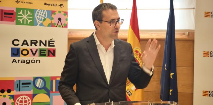 Tanto la consejera Susín como el resto de firmantes han destacado la importancia de este convenio para los jóvenes aragoneses