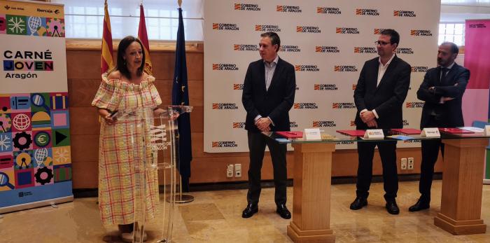 Tanto la consejera Susín como el resto de firmantes han destacado la importancia de este convenio para los jóvenes aragoneses