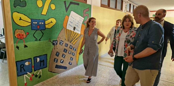 La consejera ha visitado hoy el IES Hermanos Argensola de Barbastro.