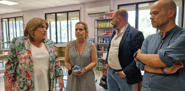 La consejera ha visitado hoy el IES Hermanos Argensola de Barbastro.