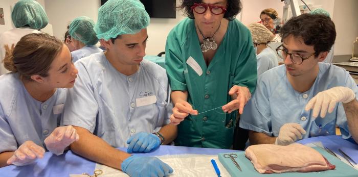 Image 1 of article El Hospital Clínico Universitario Lozano Blesa pone en marcha una formación inmersiva para los residentes quirúrgicos de primer año