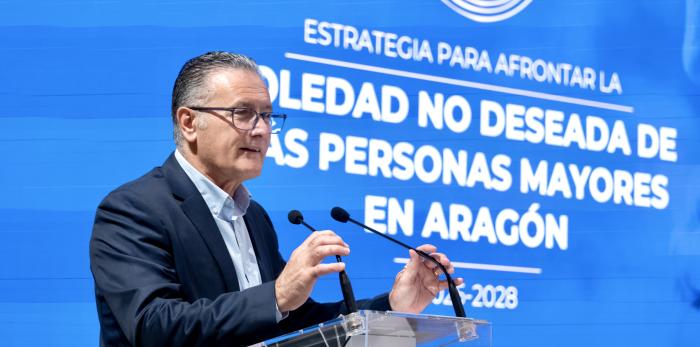 El documento ha sido presentado por la consejera Carmen Susín y el director general de Mayores, Máximo Ariza