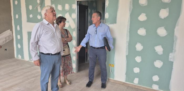 El DG, el alcalde y la concejala de Cultura del Ayuntamiento de Peraltilla han visitado las instalaciones junto al jefe de obra