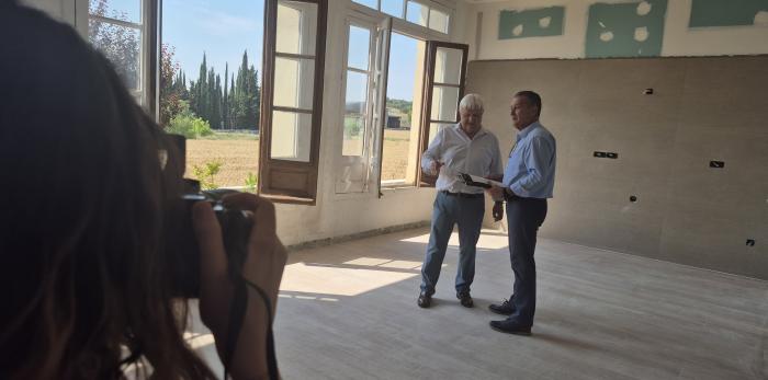 El DG, el alcalde y la concejala de Cultura del Ayuntamiento de Peraltilla han visitado las instalaciones junto al jefe de obra