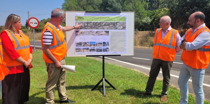 El director general de Carreteras e Infraestructuras, Miguel Ángel Arminio, ha supervisado hoy dos carreteras de la red autonómica que han sido objeto de obras