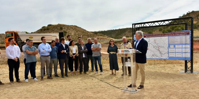 Alcaldes de la zona y representantes comarcales han asistido al acto celebrado en la A-230.