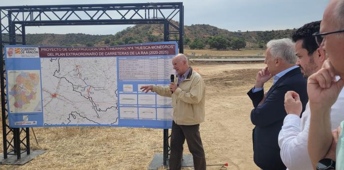 El director general de Carreteras, Miguel Ángel Arminio, ha explicado el proyecto de renovación de la A-230.