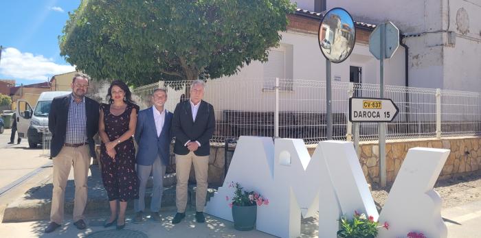 Octavio López, la directora general de Administración Local, Marina Sevilla, y el director general de Urbanismo, Carmelo Bosque, han visitado hoy Langa del Castillo.