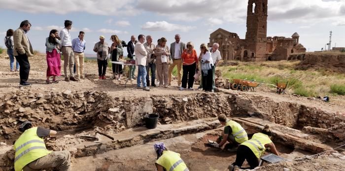 Visita de la consejera Hernández al cuarto campus arqueológico internacional del Pueblo Viejo de Belchite