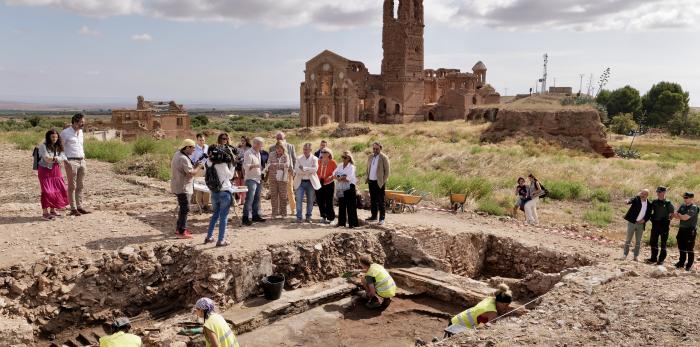 Visita de la consejera Hernández al cuarto campus arqueológico internacional del Pueblo Viejo de Belchite