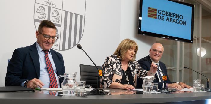 La consejera de Educación informa en rueda de prensa del inicio del curso escolar en Aragón Tomasa Hernández, y los directores generales de Planificación, Centros y Formación Profesional, Luis Mallada, y de Personal, Formación e Innovación, José María Cab