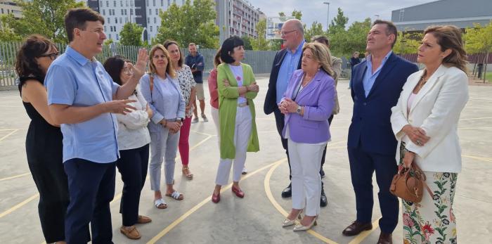 La consejera ha iniciado el curso escolar 2025/2016 en el CPI Parque Venecia, donde Educación está invirtiendo 7,5 millones de euros.