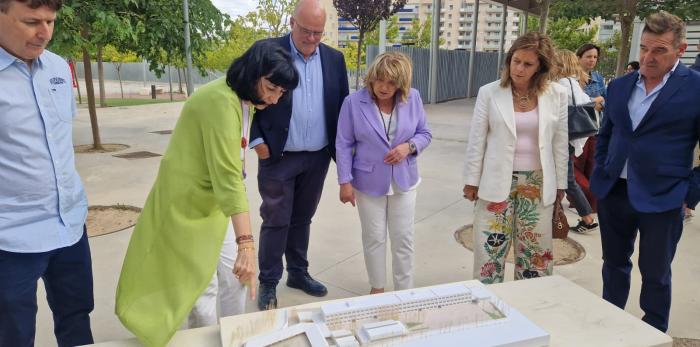 La consejera ha iniciado el curso escolar 2025/2016 en el CPI Parque Venecia, donde Educación está invirtiendo 7,5 millones de euros.