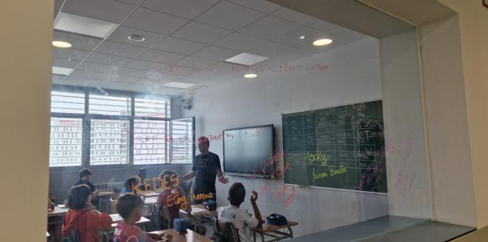 La consejera ha iniciado el curso escolar 2025/2016 en el CPI Parque Venecia, donde Educación está invirtiendo 7,5 millones de euros.