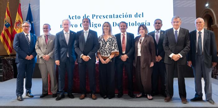 El consejero de Sanidad asiste a la presentación del Código Deontológico de los médicos