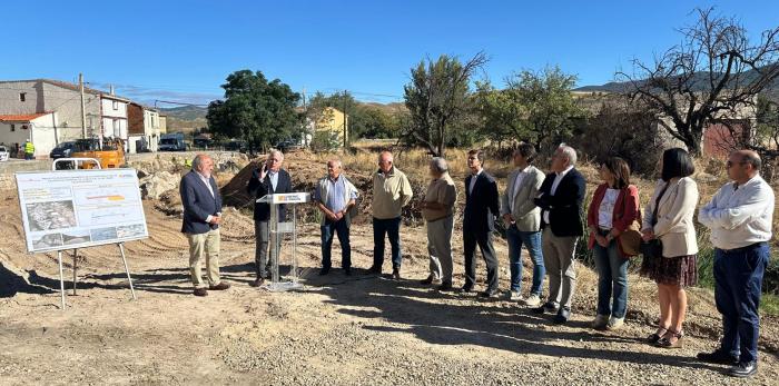 El consejero Octavio López ha supervisado el inicio de las obras de la A-1504 entre Torres y Mara.