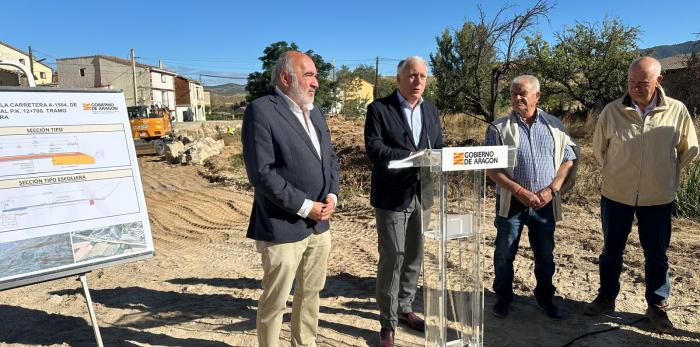El consejero Octavio López ha supervisado el inicio de las obras de la A-1504 entre Torres y Mara.