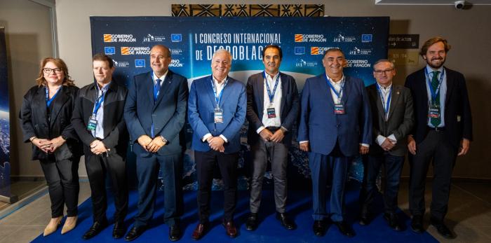 El consejero Octavio López a departido con representantes institucionales en la previa del congreso.