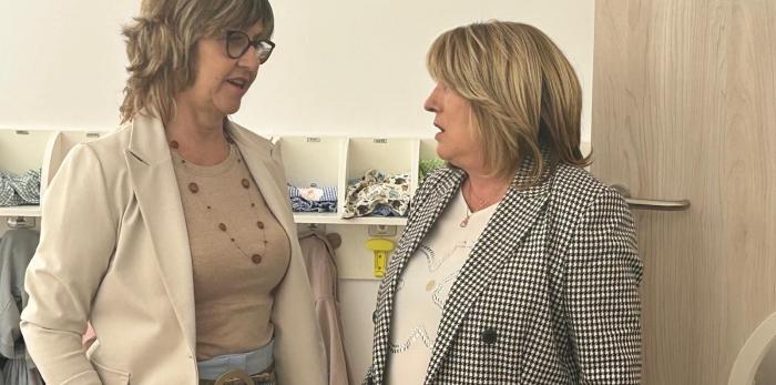 La consejera de Educación ha visitado este martes la Escuela de Educación Infantil Aragón.