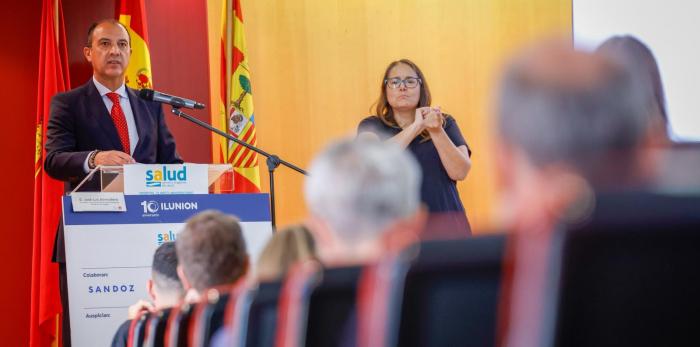 El consejero de Sanidad clausura la Jornada ‘Humanización y excelencia en la atención sanitaria’, que se ha celebrado este miércoles en el Hospital Clínico Universitario Lozano Blesa de Zaragoza.