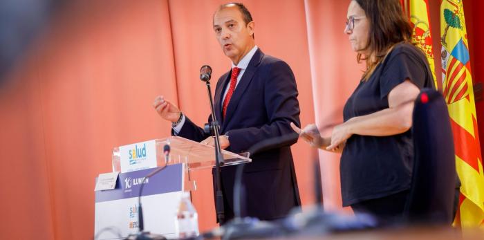 El consejero de Sanidad clausura la Jornada ‘Humanización y excelencia en la atención sanitaria’, que se ha celebrado este miércoles en el Hospital Clínico Universitario Lozano Blesa de Zaragoza.