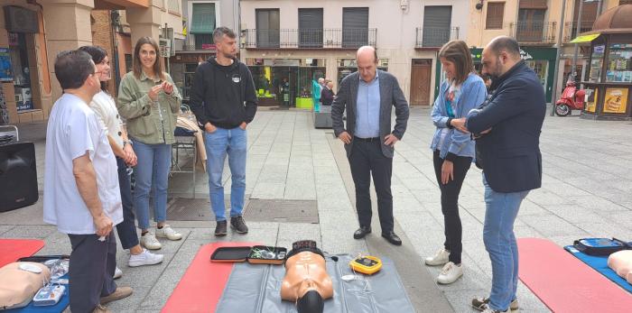 El director general de asistencia sanitaria, Ramón Boria, (tercero por la derecha) también ha estado en la actividad de promoción de salud