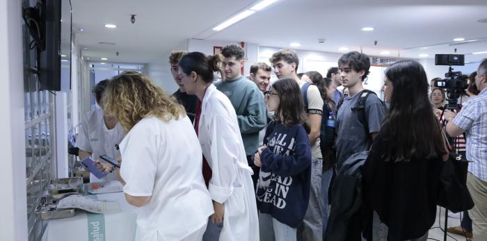 Convocatoria de vacunación de estudiantes en prácticas de distintos grados sanitarios en el Hospital Clínico
