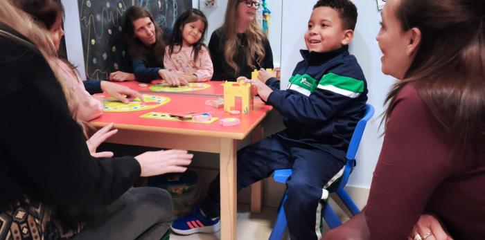 La consejera ha estado acompañada por el director gerente del IASS, Ángel Val