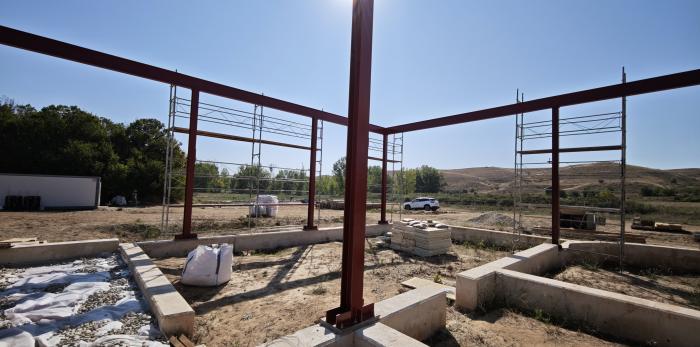 Imágenes del antes y el después de los daños ocasionados por las lluvias en el yacimiento.