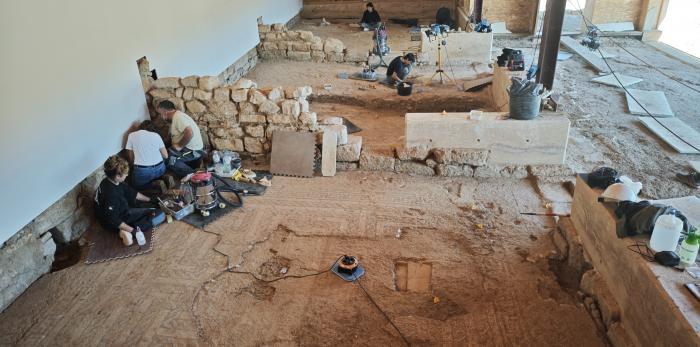 Imágenes del antes y el después de los daños ocasionados por las lluvias en el yacimiento.