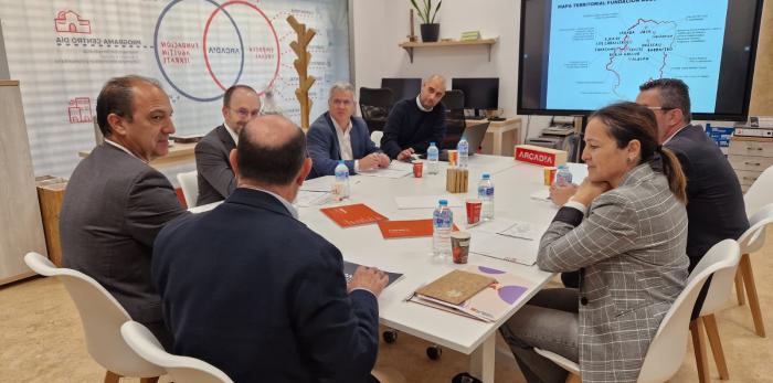 El consejero de Sanidad y el director de Salud Mental se han reunido con responsables de Arcadia