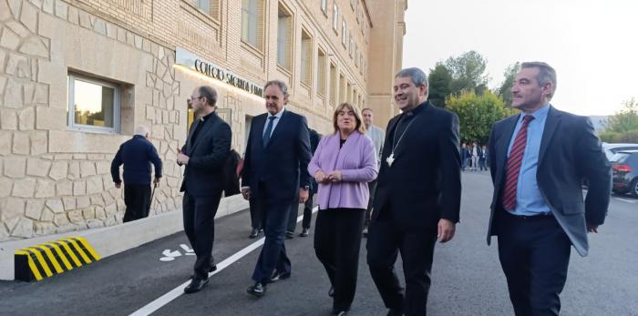 La consejera ha visitado las nuevas instalaciones del Colegio Sagrada Familia, junto al obispo de Tarazona.