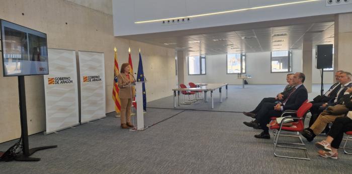 Acto de firma del contrato de arrendamiento para la nueva sede del Laboratorio Salud Pública.