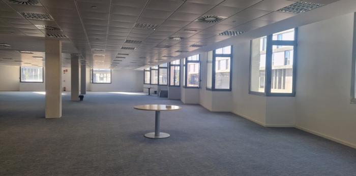 Acto de firma del contrato de arrendamiento para la nueva sede del Laboratorio Salud Pública.