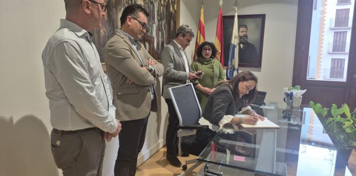 La consejera ha visitado la sede de la Comarca de Ribagorza, el Ayuntamiento de Graus y el centro de mayores de la localidad oscense