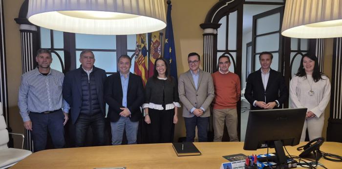 La consejera ha visitado la sede de la Comarca de Ribagorza, el Ayuntamiento de Graus y el centro de mayores de la localidad oscense